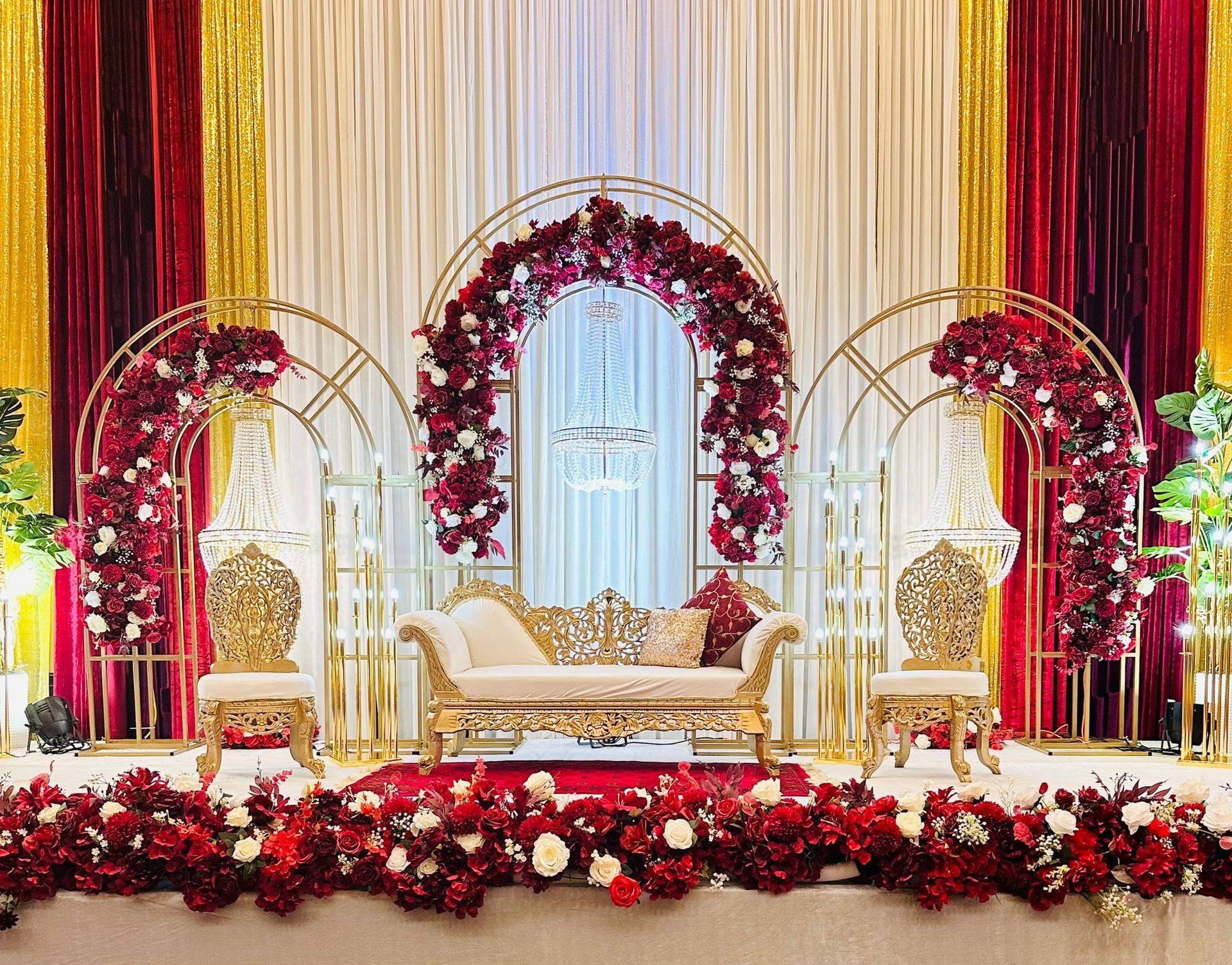 Arches with elegant sofa set